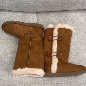 NWOT Cozy tan faux fur Lined suede like tall Boots